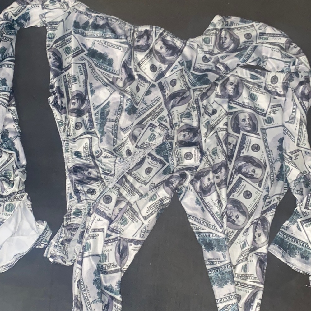 Two-piece, one size money, outfit